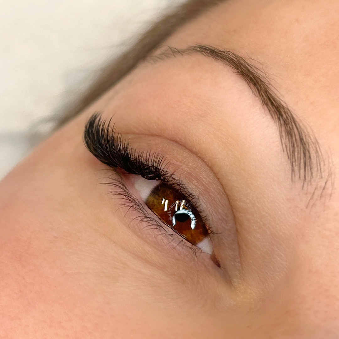 Read more about the article Ανακαλύψτε τo Half Set Extensions: Οικονομία και Εντυπωσιακό Βλέμμα με Cat Eye και Open Eye